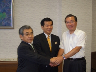 調印式の写真 調印式の写真